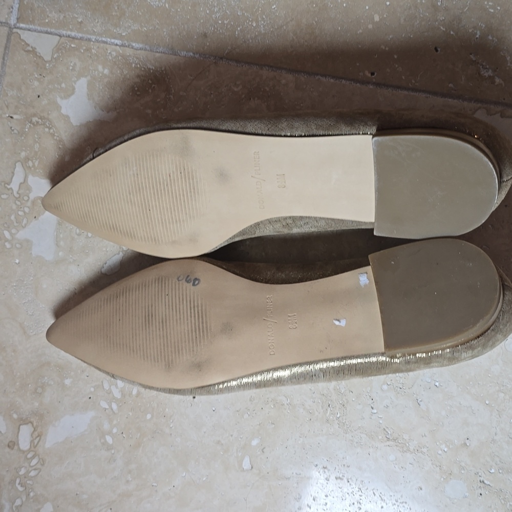 Donald J. Pliner Gold Women's  Pointed Toe Flats SZ 8.5 - Picture 8 of 9